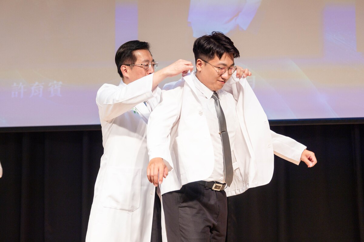 「中山醫脈，濟世柒賢」國立中山大學學士後醫學系117級授袍典禮(另開新視窗/jpg檔)圖片