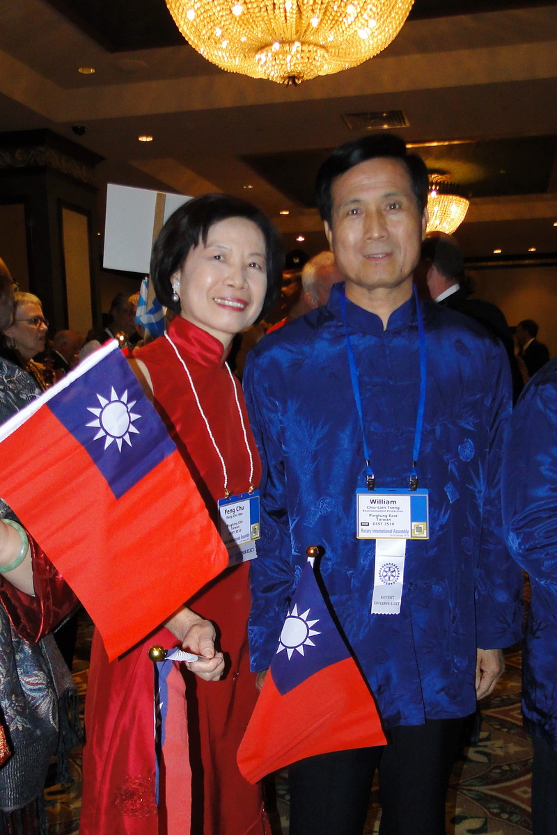 曾秋聯夫婦參與國際扶輪活動，致力提升台灣形象。