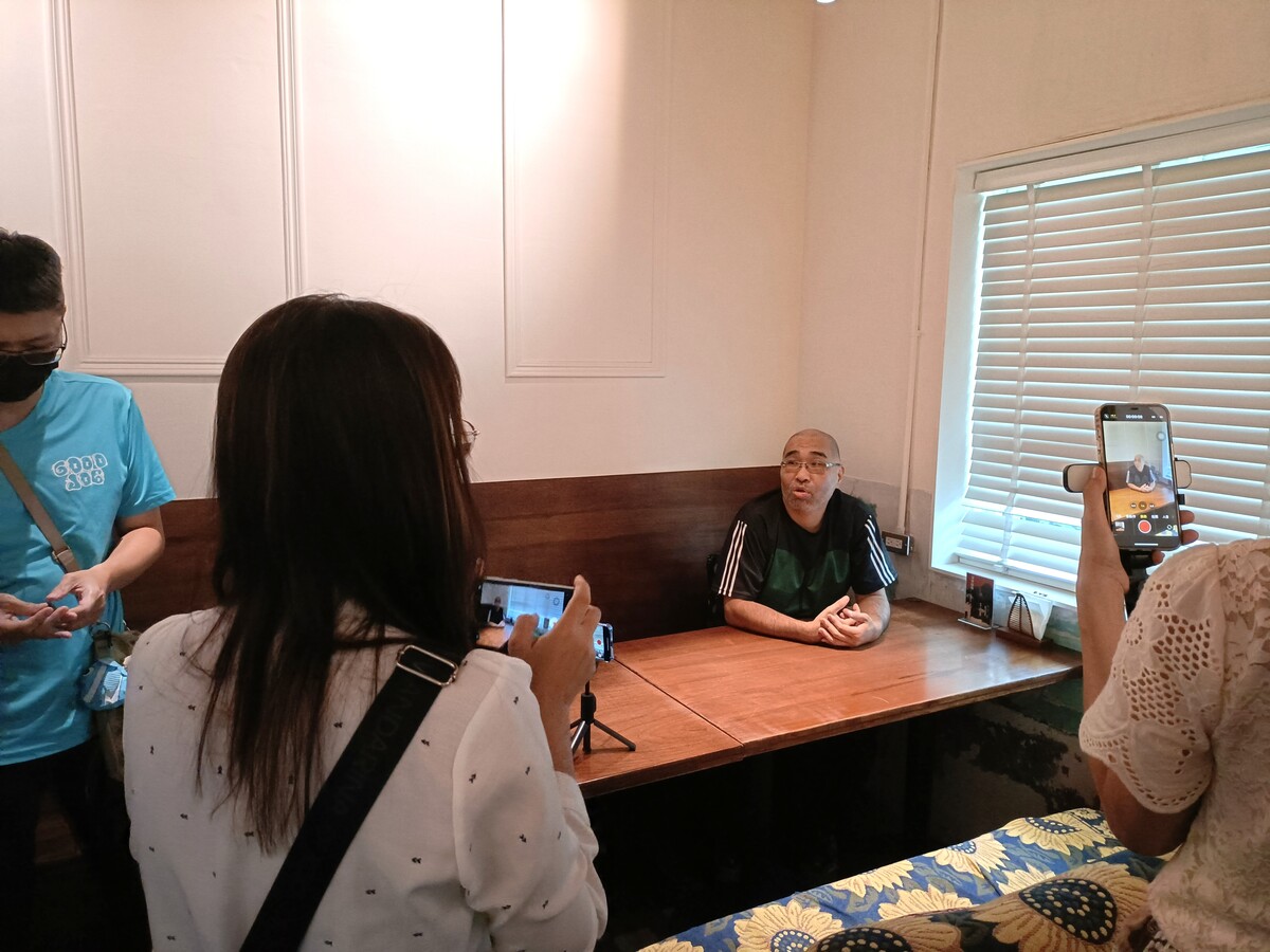 課程業師顏漢昇親自講解訪談拍攝技巧(另開新視窗/jpg檔)圖片