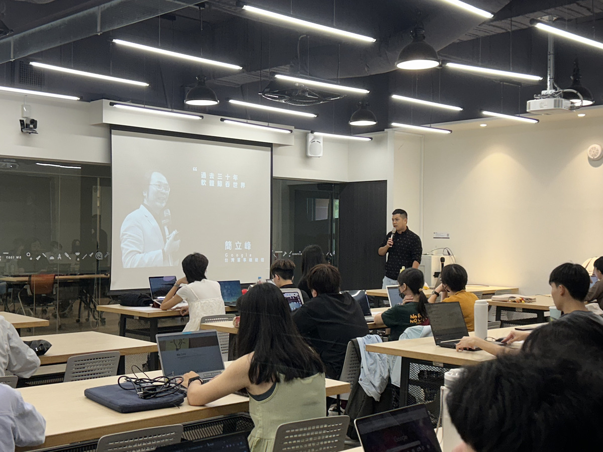 程式老爹創辦人徐煊博介紹日常生活中常見的人工智慧應用(另開新視窗/jpg檔)圖片