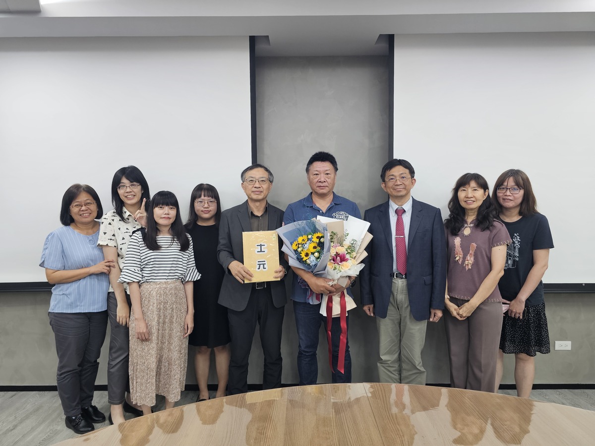 與秘書室合影(另開新視窗/jpg檔)圖片