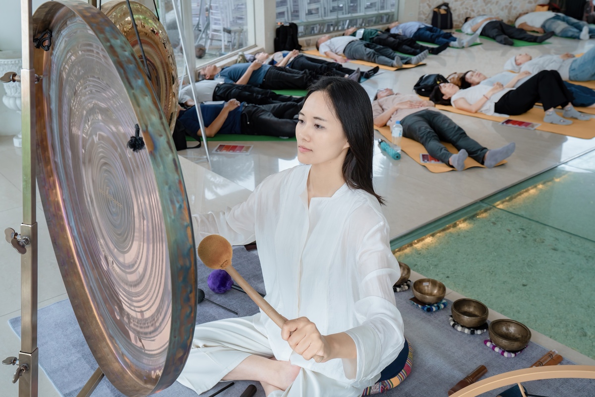 「銅鑼浴與IDG」透過聲音與呼吸帶領參與者放慢步調、覺察身心。(另開新視窗/jpg檔)圖片