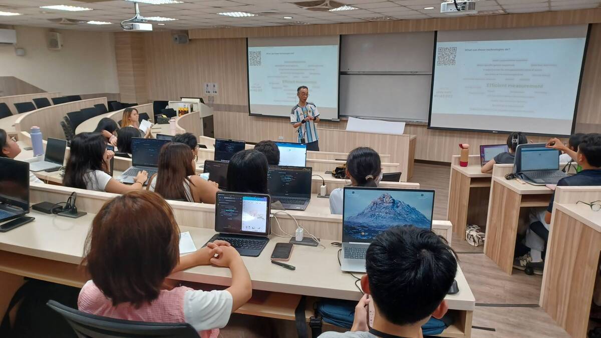 企管系王致遠副教授講授商業提案撰寫工作(另開新視窗/jpg檔)圖片