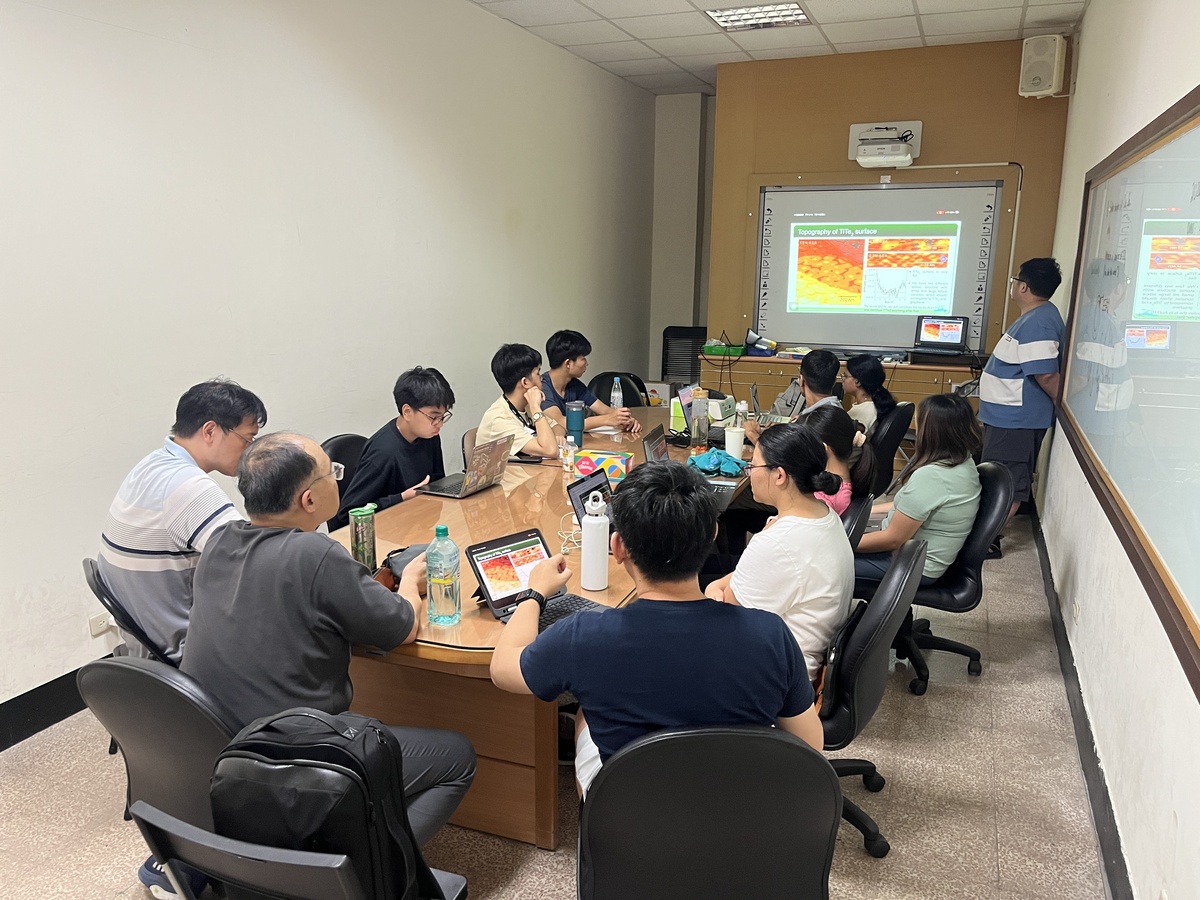 物理系郭建成主任團隊指導(另開新視窗/jpg檔)圖片