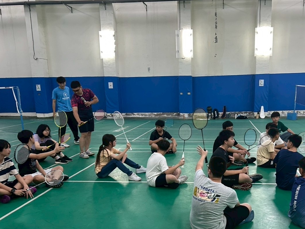 羽球基本技巧課程，加強學生心肺耐力(另開新視窗/jpg檔)圖片