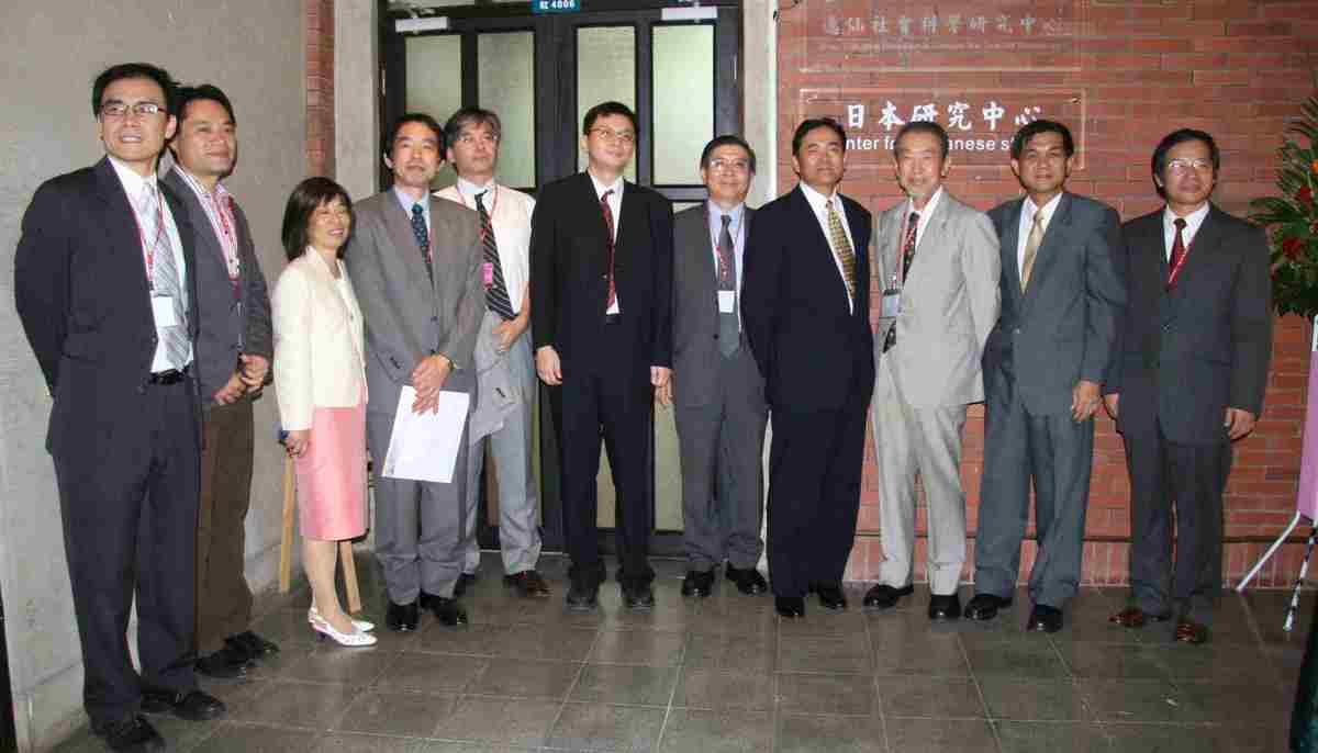 中山大學日本研究中心揭牌合影(另開新視窗/jpg檔)圖片