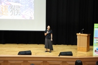 長年研究台灣獼猴的生科系博士生林美吟詳細解說台灣獼猴特性(另開新視窗/jpg檔)圖片
