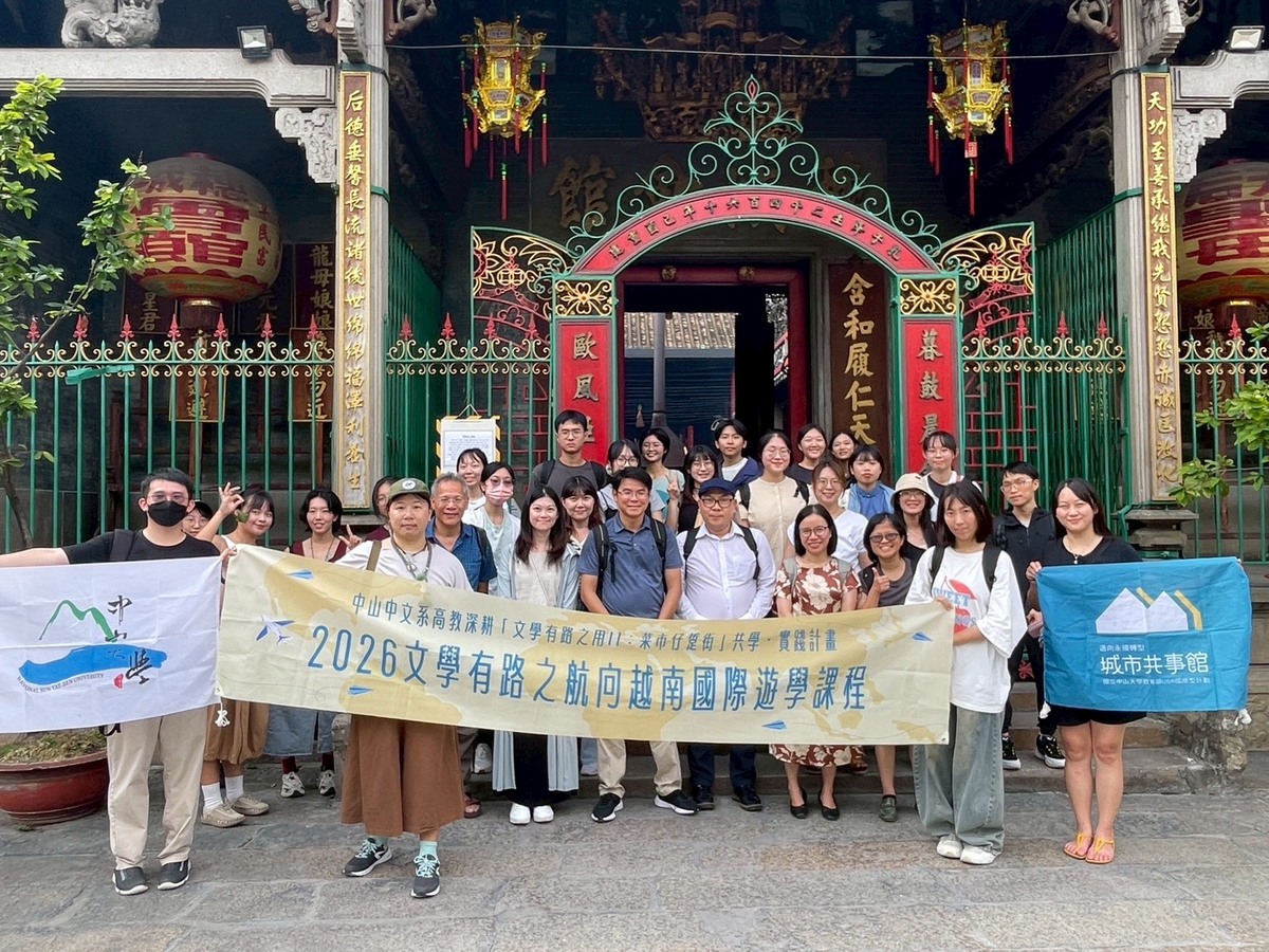 阮清風與吳荼蘼老師帶領參訪華人會館(另開新視窗/jpg檔)圖片
