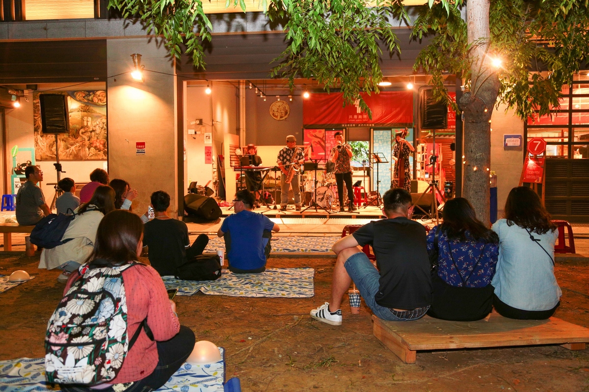 影音》「鹽夏不夜埕」街區演出　復興老城區的記憶(另開新視窗/jpg檔)圖片
