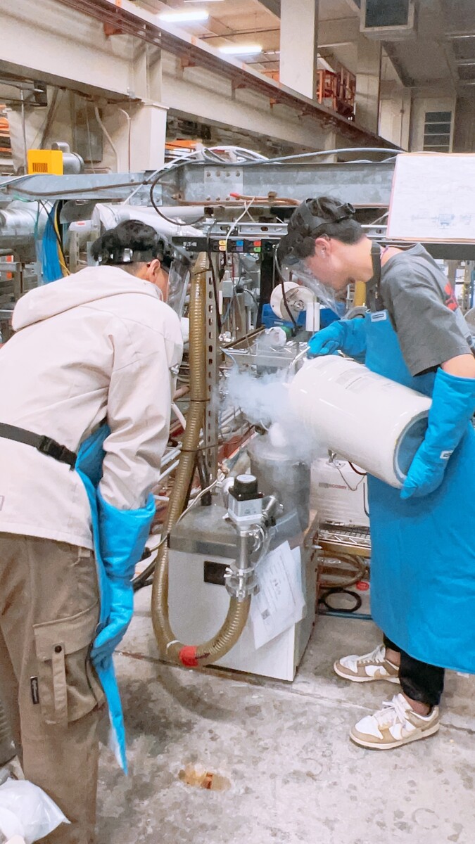 國立中山大學氣膠科學研究中心研究團隊於美國SLAC國家加速器實驗室進行合作實驗。(另開新視窗/jpg檔)圖片