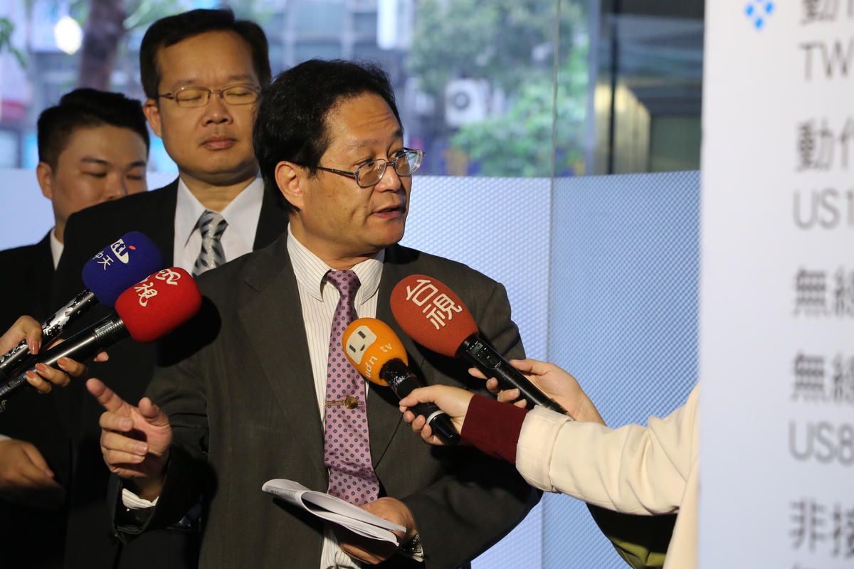 學術副校長黃志青教授接受媒體訪問(另開新視窗/jpg檔)圖片