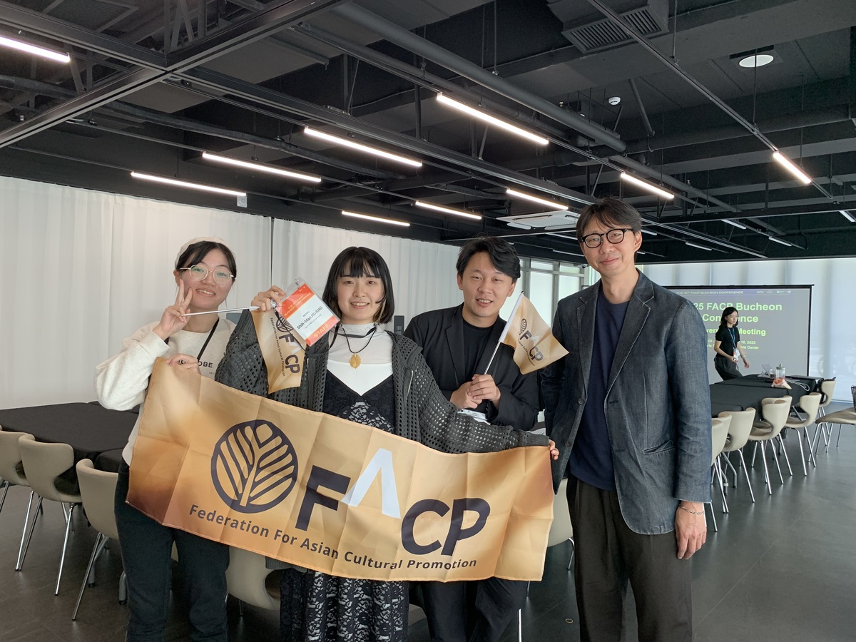 中山大學藝管所謝榮峯所長（右一）親赴韓國富川進行實習訪視，實地了解學生的實習狀況與學習成效(另開新視窗/jpg檔)圖片