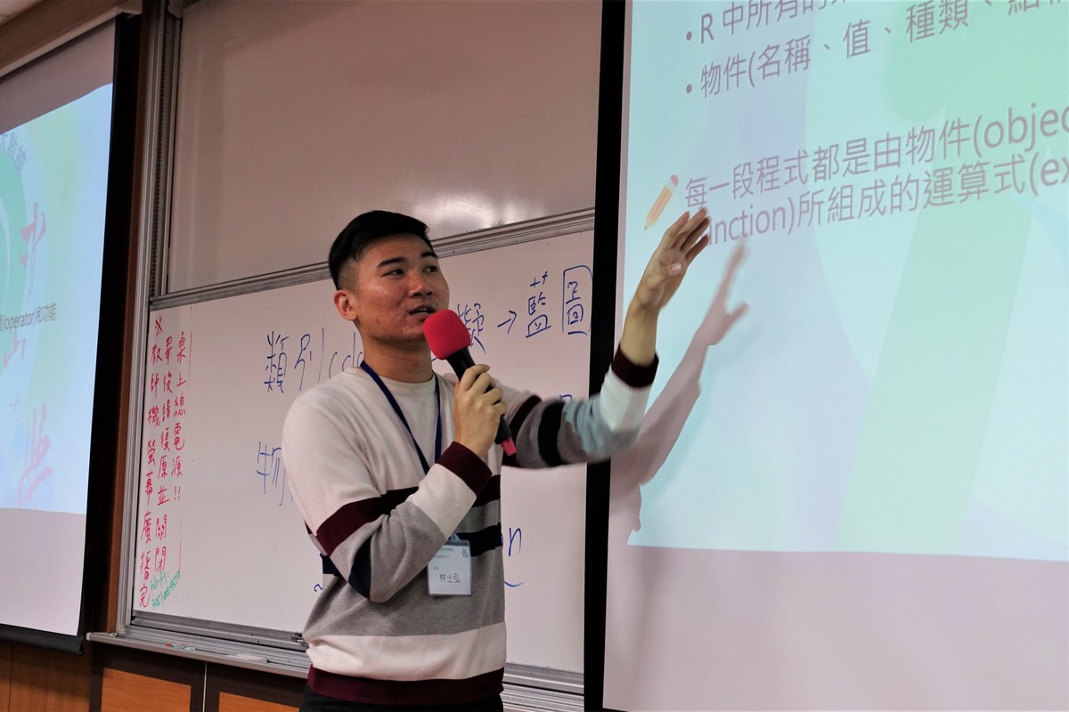微學程課程有逾10名助教，協助課程教學(另開新視窗/jpg檔)圖片