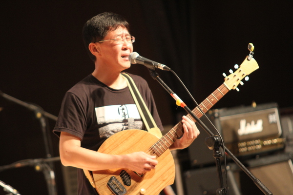 金曲樂團生祥前進西灣 高唱反空汙(另開新視窗/jpg檔)圖片