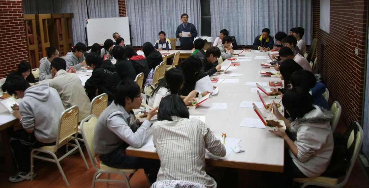 校長與住宿生用餐(另開新視窗/jpg檔)圖片
