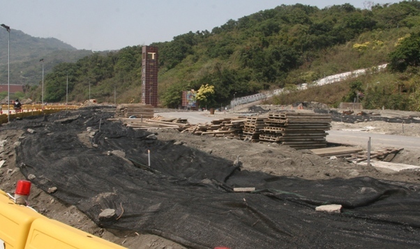 蓮海路大門道路封閉(另開新視窗/jpg檔)圖片
