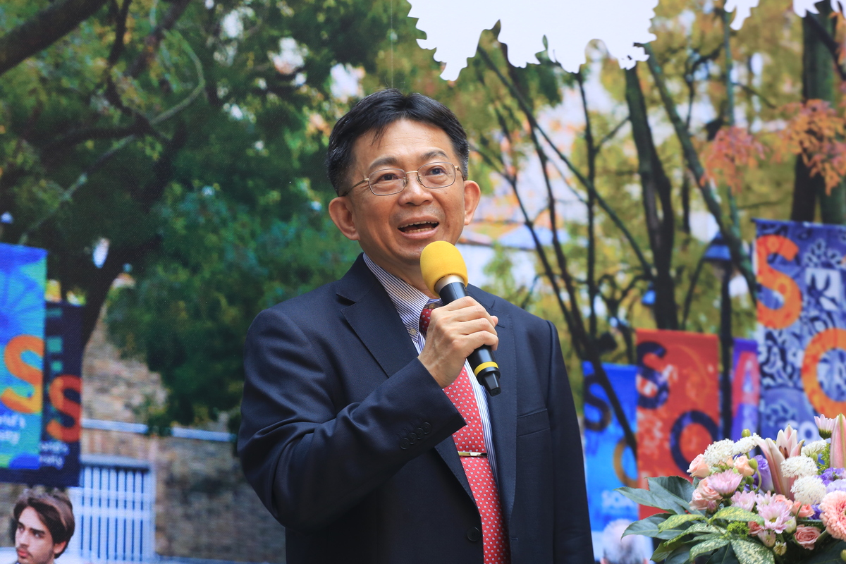 校長李志鵬表示，中山去年與倫敦大學亞非學院簽署合作備忘錄，共同設計全台首創的聯合碩士學位學程，成為台英高教新典範。歷時一年多的籌備擘劃，今日終於正式成立，象徵中山對國際社會的深度參與向前邁進。(另開新視窗/jpg檔)圖片