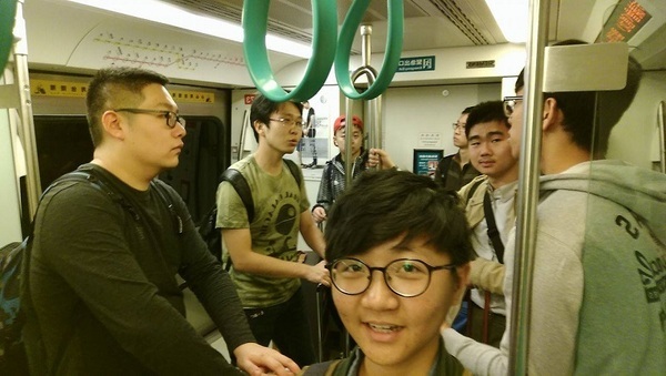 陸生搭乘捷運至西子灣(另開新視窗/jpg檔)圖片