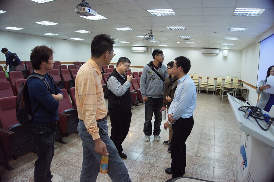 結束後熱絡討論(另開新視窗/jpg檔)圖片