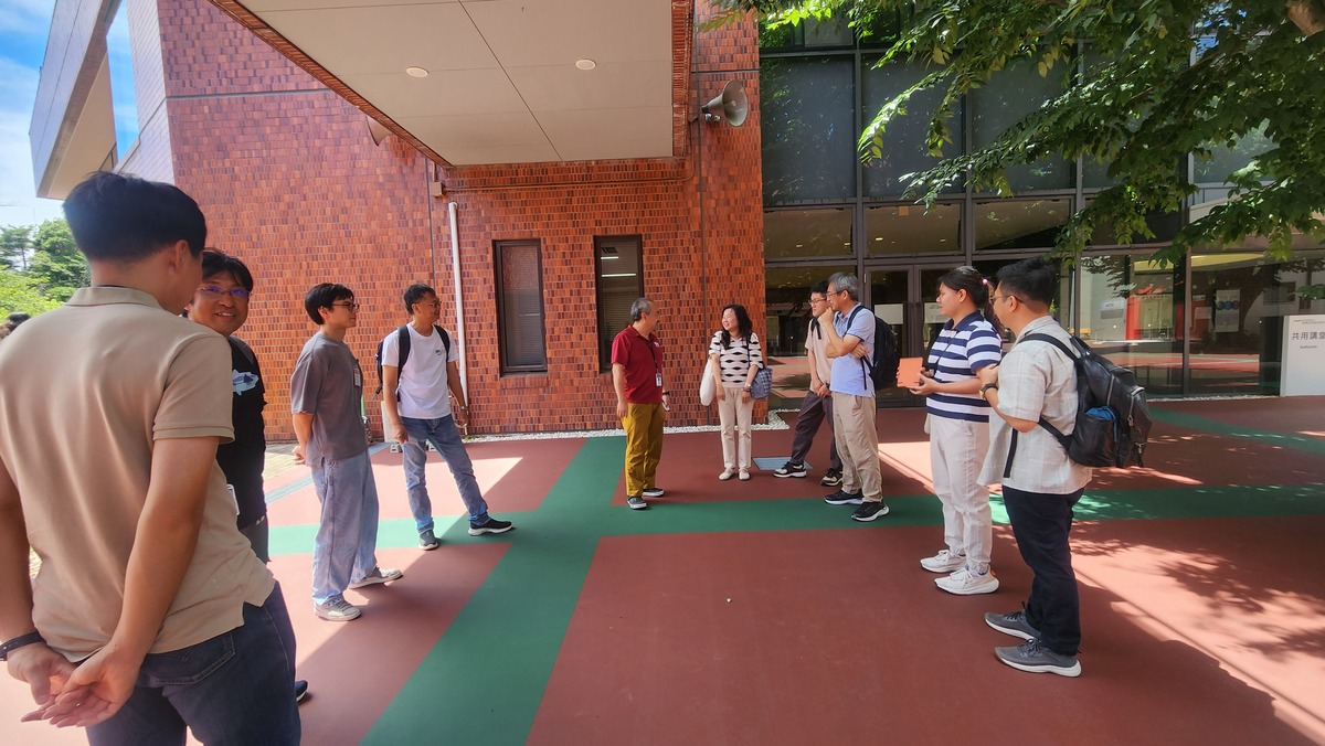 中山師生與Takuya Itaki研究長團隊於產業技術綜合研究所(另開新視窗/jpg檔)圖片