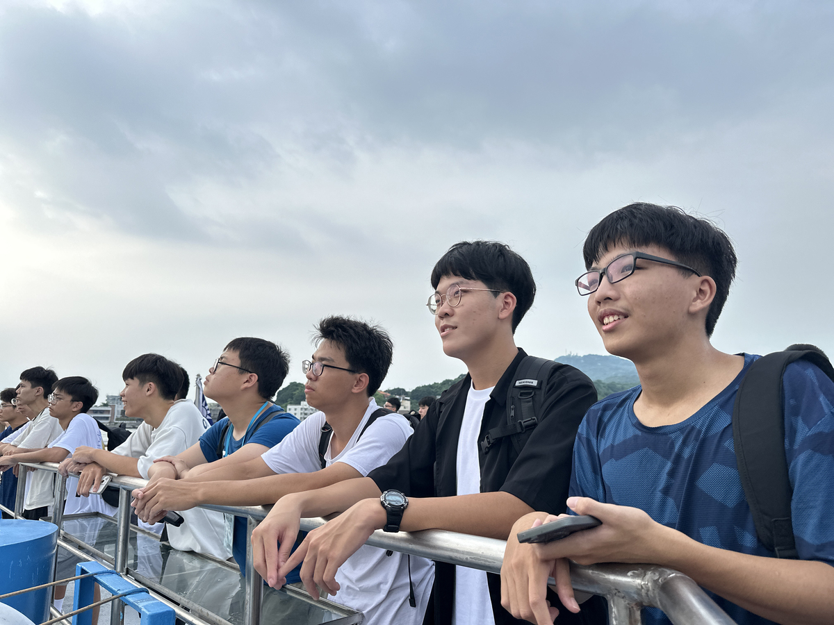 歡迎來到西子灣　118級新生報到啦！(另開新視窗/jpg檔)圖片