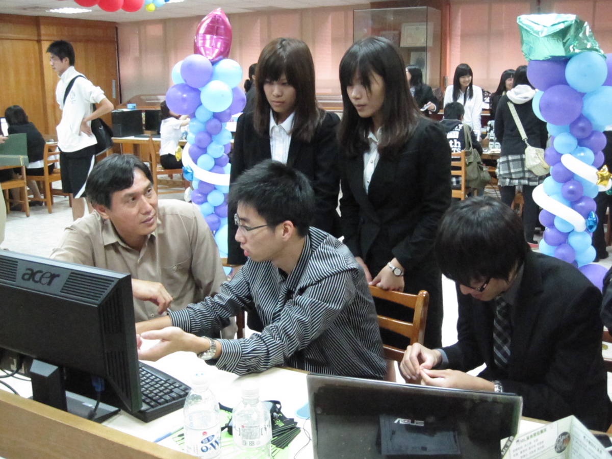 大學四年做甚麼？   中山資管畢業展報你知！(另開新視窗/jpg檔)圖片