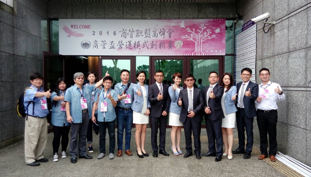 中山EMBA18兩隊於交大合影(另開新視窗/jpg檔)圖片