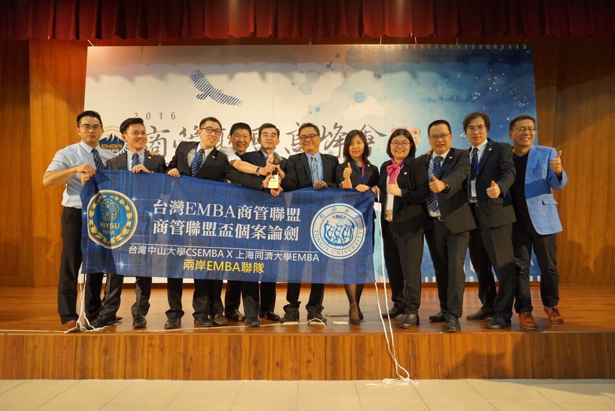 兩岸同心圓與師長合照(另開新視窗/jpg檔)圖片