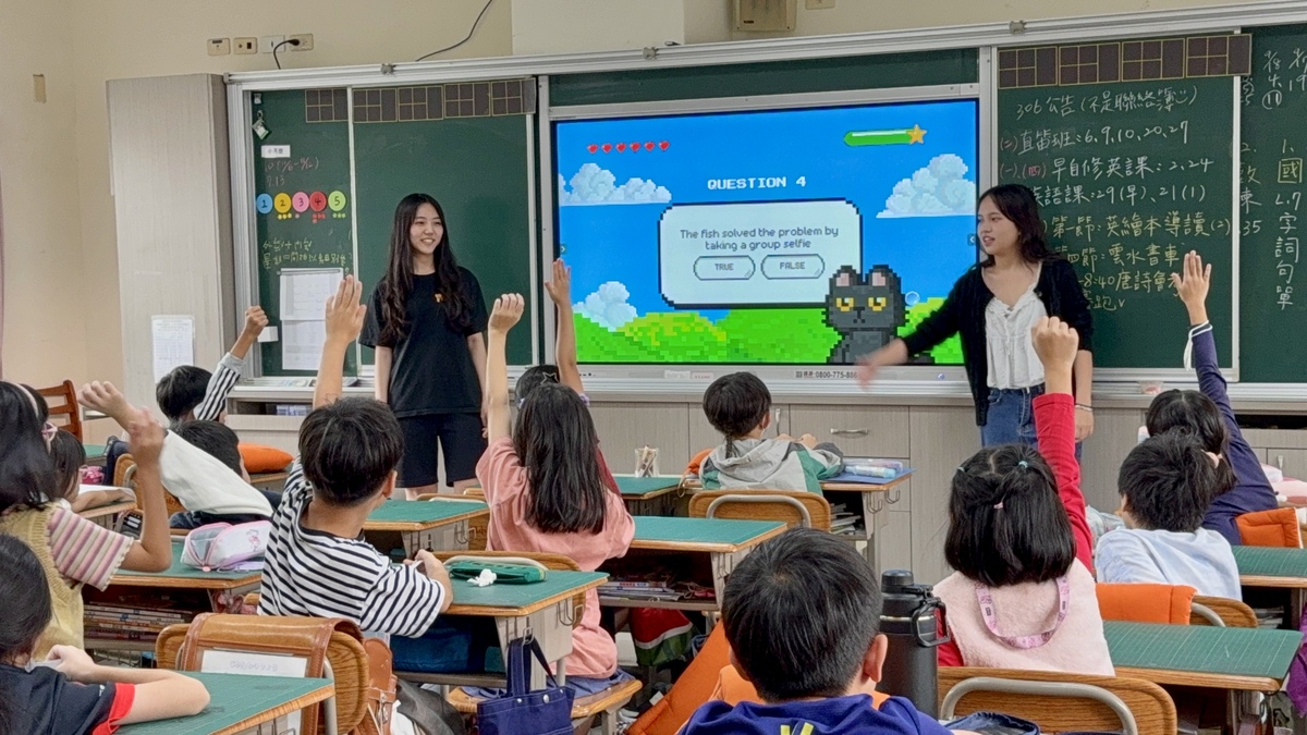 中山大學學生與國小生以自製動畫進行互動小遊戲(另開新視窗/jpg檔)圖片