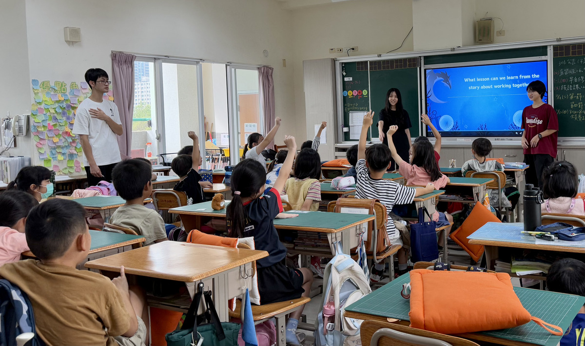 中山大學學生與國小生以自製動畫進行互動小遊戲(另開新視窗/jpg檔)圖片