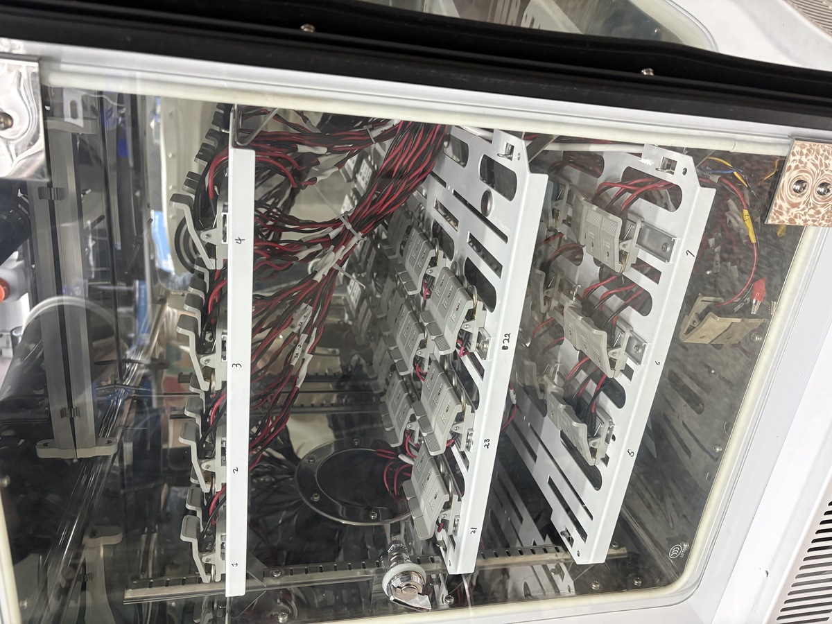 將電池置於固定溫度的條件下進行測試。(另開新視窗/jpg檔)圖片