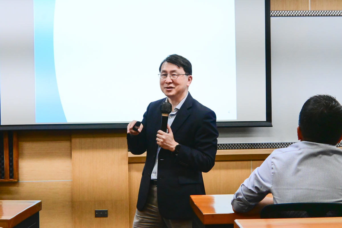 政大蔡維奇副校長分享親身經歷與政大學術環境(另開新視窗/jpg檔)圖片