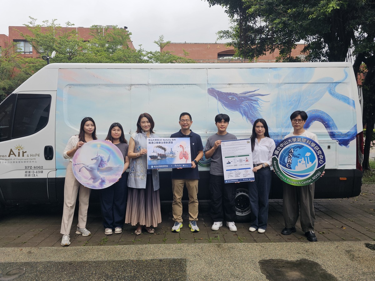 國立中山大學氣膠科學研究中心團隊成員合影。(另開新視窗/jpg檔)圖片