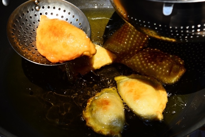 金黃酥脆的炸餃(另開新視窗/jpg檔)圖片