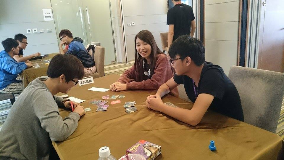 玩的不亦樂乎的同學們(另開新視窗/jpg檔)圖片