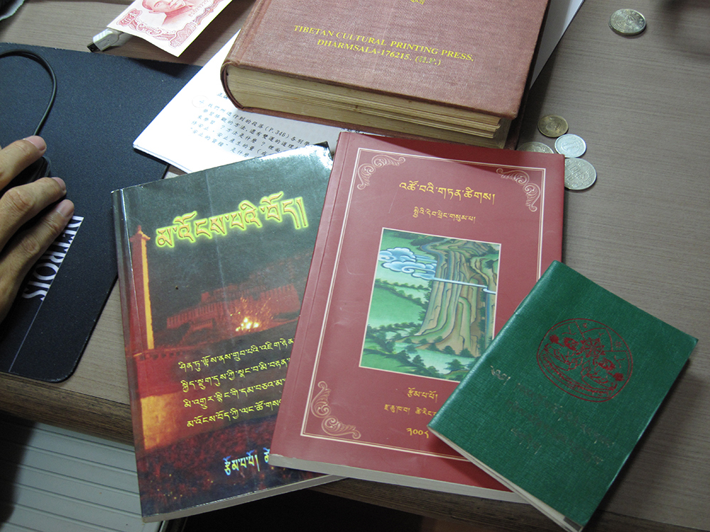 澤仁扎西與其出版的書籍(另開新視窗/jpg檔)圖片
