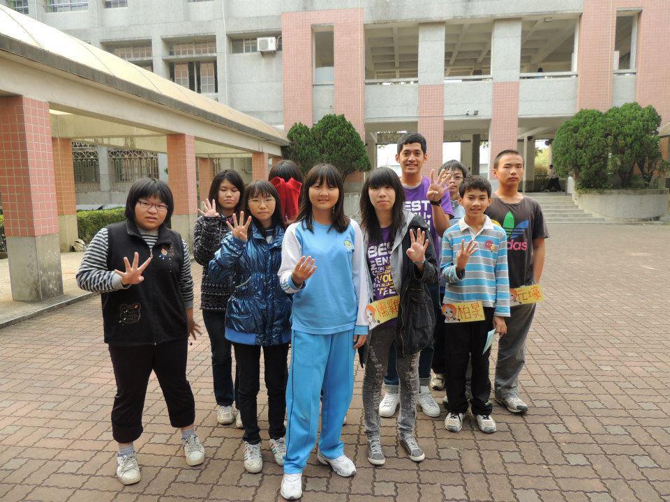 小朋友歡樂合照(另開新視窗/jpg檔)圖片