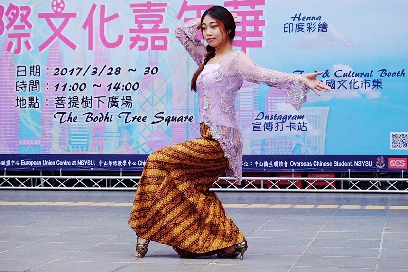 影音》決戰伸展台 嘉年華大秀奇裝「異」服(另開新視窗/jpg檔)圖片