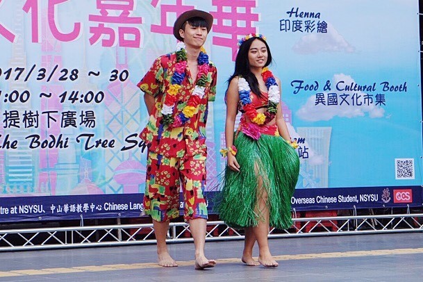 影音》決戰伸展台 嘉年華大秀奇裝「異」服(另開新視窗/jpg檔)圖片