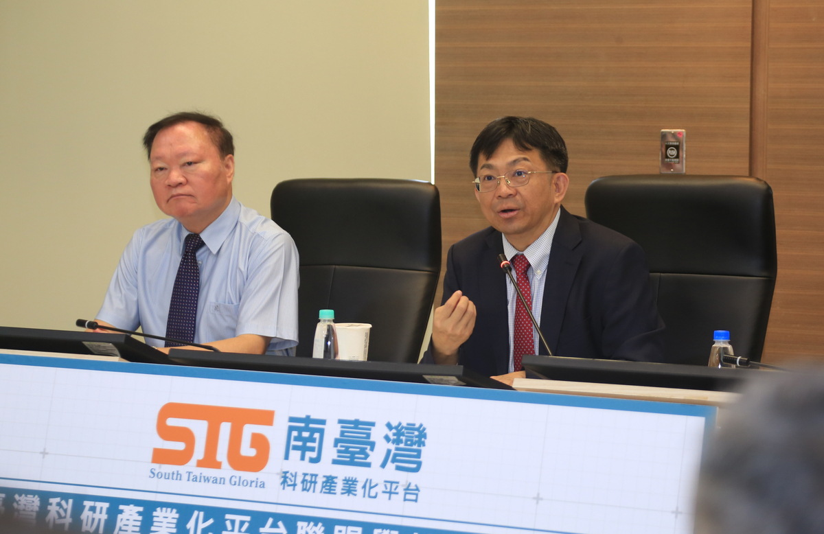 中山大學李志鵬校長強調，「南臺灣科研產業化平台」113年度已促成超過2.3億元的產學合作與技術授權金額，成功媒合並輔導成立5對跨校新創團隊，共同完成18件跨校專利獲證。(另開新視窗/jpg檔)圖片