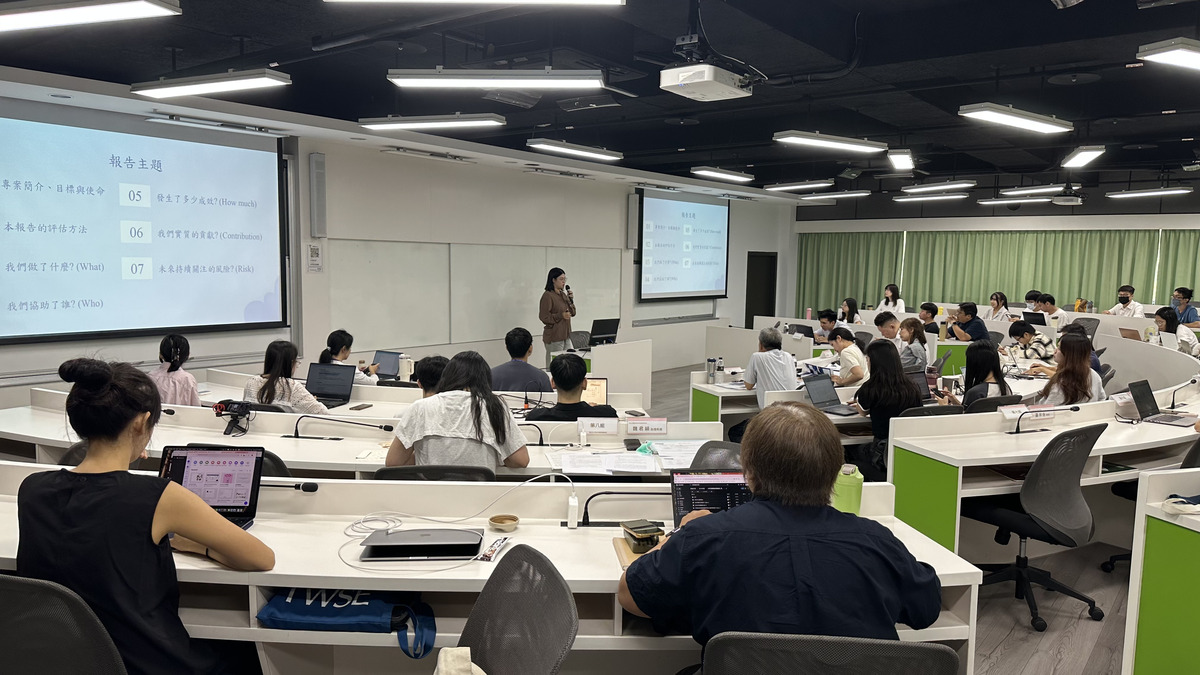 公事所食物銀行報告，現場亦邀請碩一學弟妹觀摩學習(另開新視窗/jpg檔)圖片