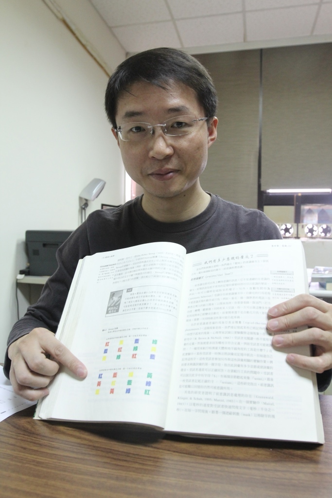 男性想戒菸看美女會破功，中山教授邱文彬研究登上國際期刊。（圖中山大學提供）(另開新視窗/jpg檔)圖片