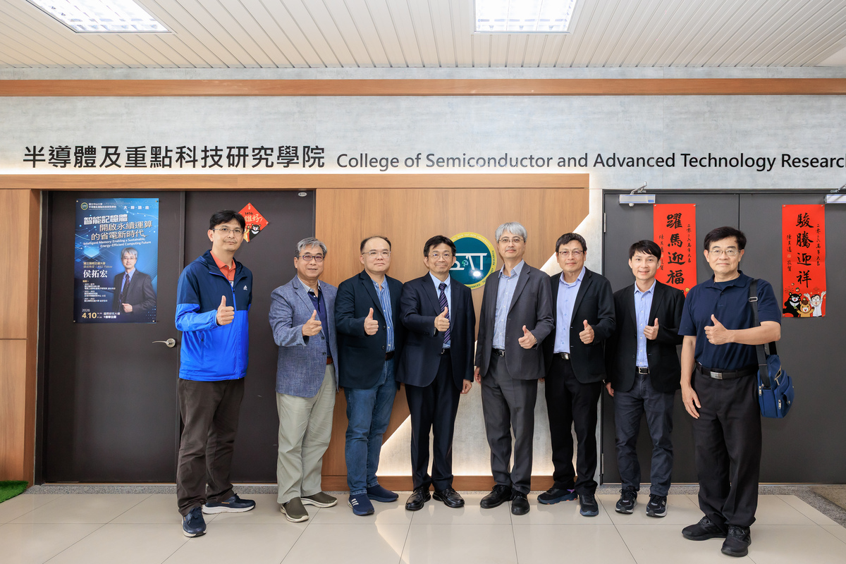 邀請國立陽明交通大學電子研究所侯拓宏講座教授（右四）蒞校演講(另開新視窗/jpg檔)圖片