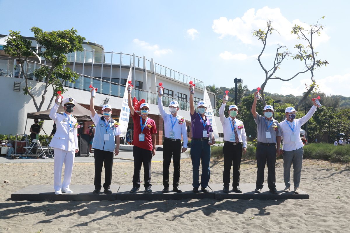 「110年臺灣盃全國帆船錦標賽」在貴賓的鳴笛聲中宣布競賽開始。