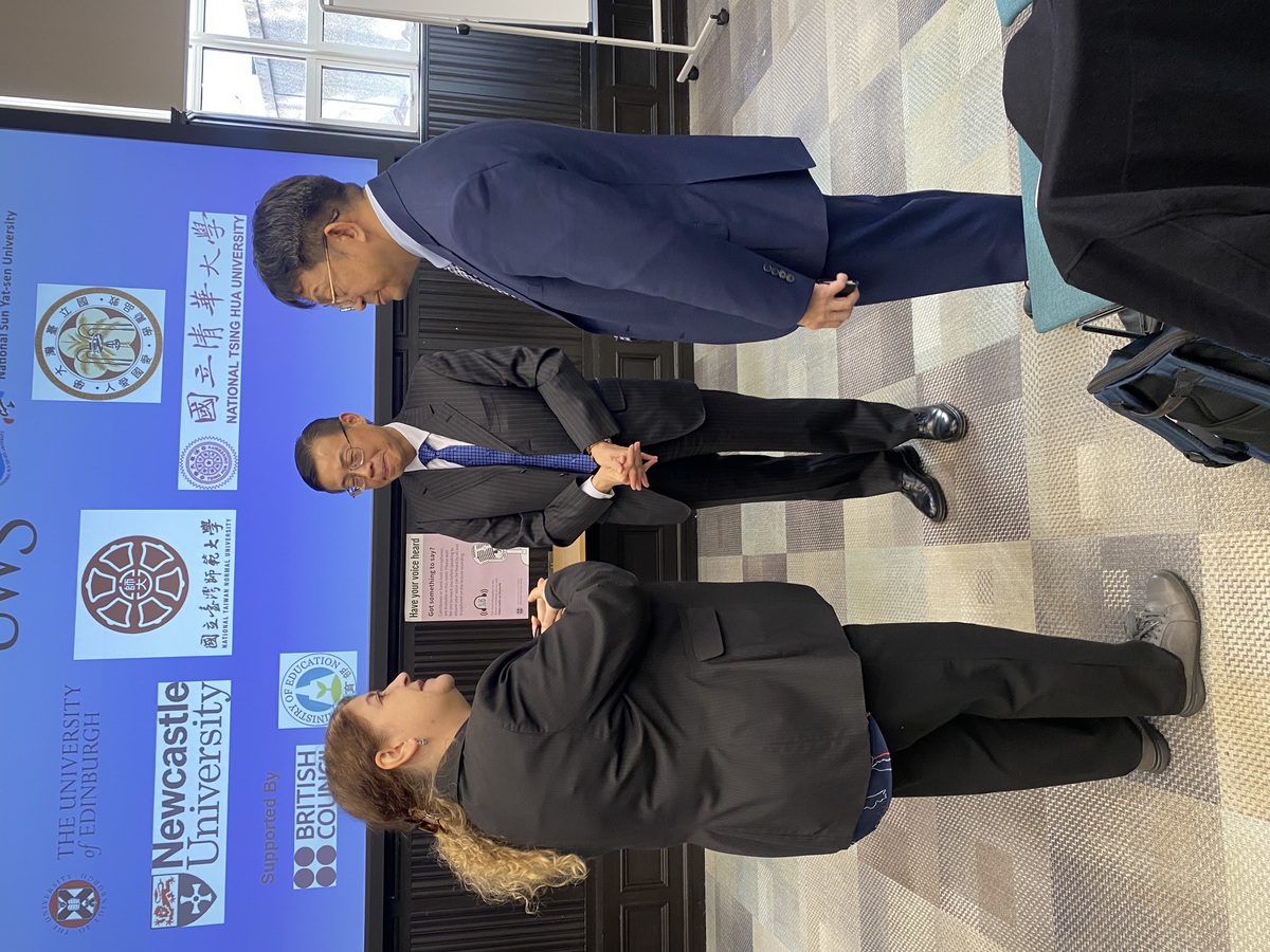 李志鵬校長（右）、丁志華處長、Milner處長交流(另開新視窗/jpg檔)圖片