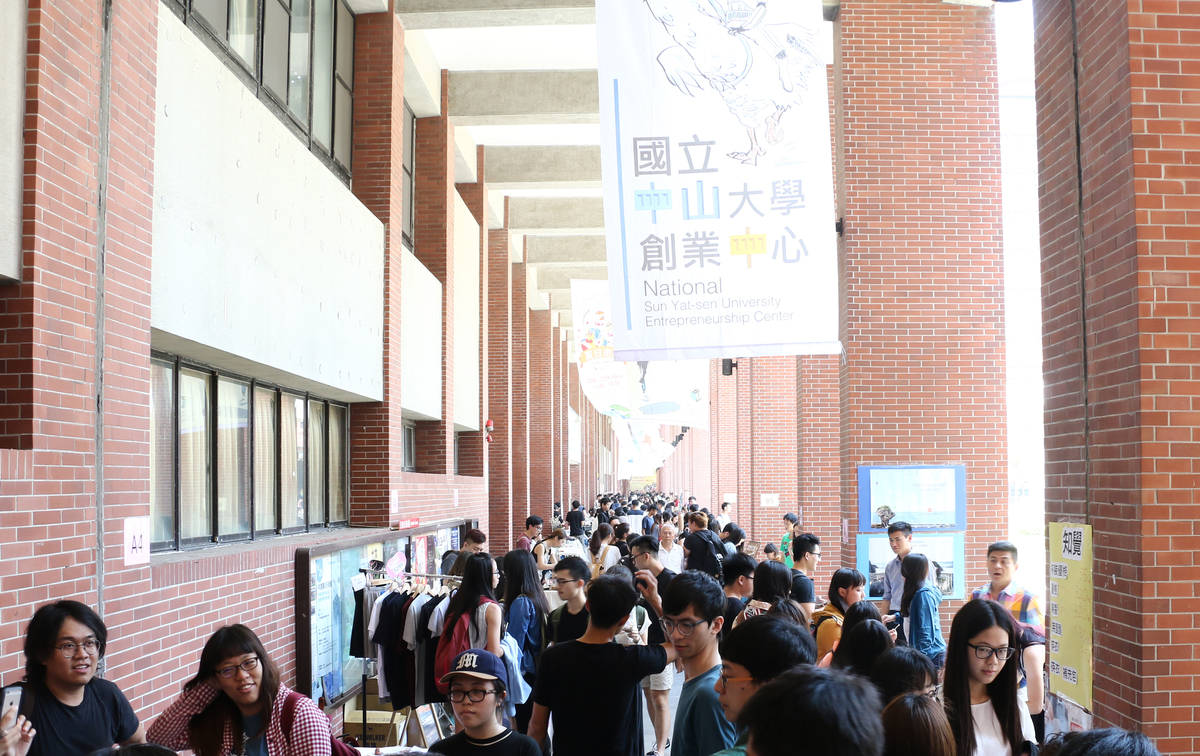 社館長廊人潮洶湧(另開新視窗/jpg檔)圖片