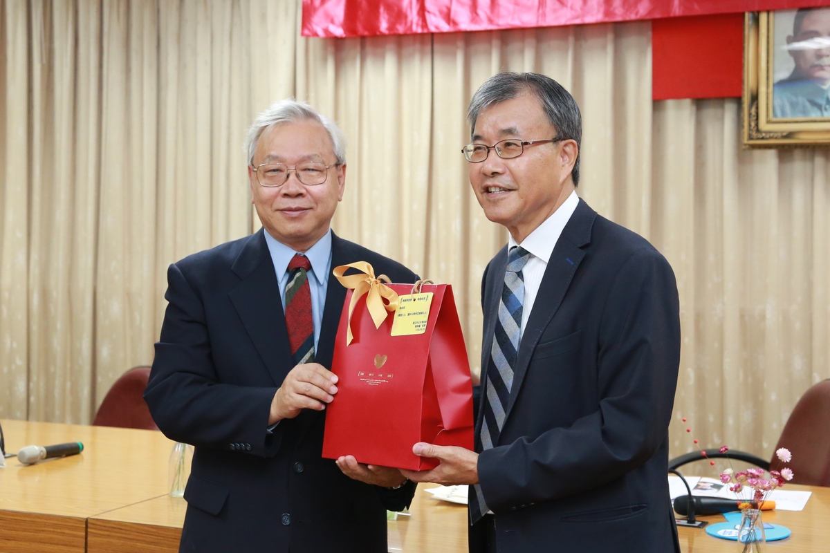 108年下半年度退休人員歡送茶會(另開新視窗/jpg檔)圖片