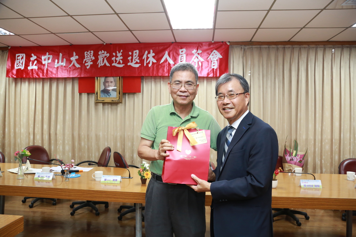 108年下半年度退休人員歡送茶會(另開新視窗/jpg檔)圖片