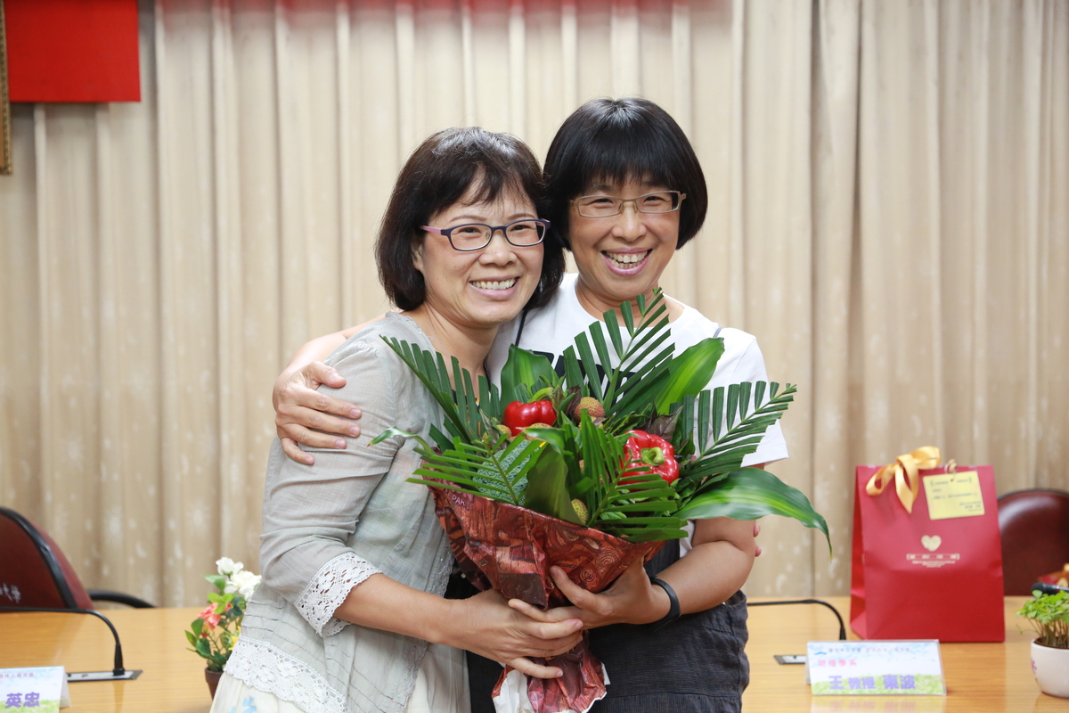 108年下半年度退休人員歡送茶會(另開新視窗/jpg檔)圖片