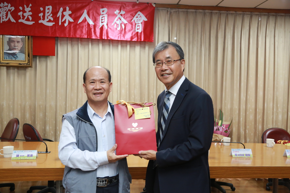 108年下半年度退休人員歡送茶會(另開新視窗/jpg檔)圖片